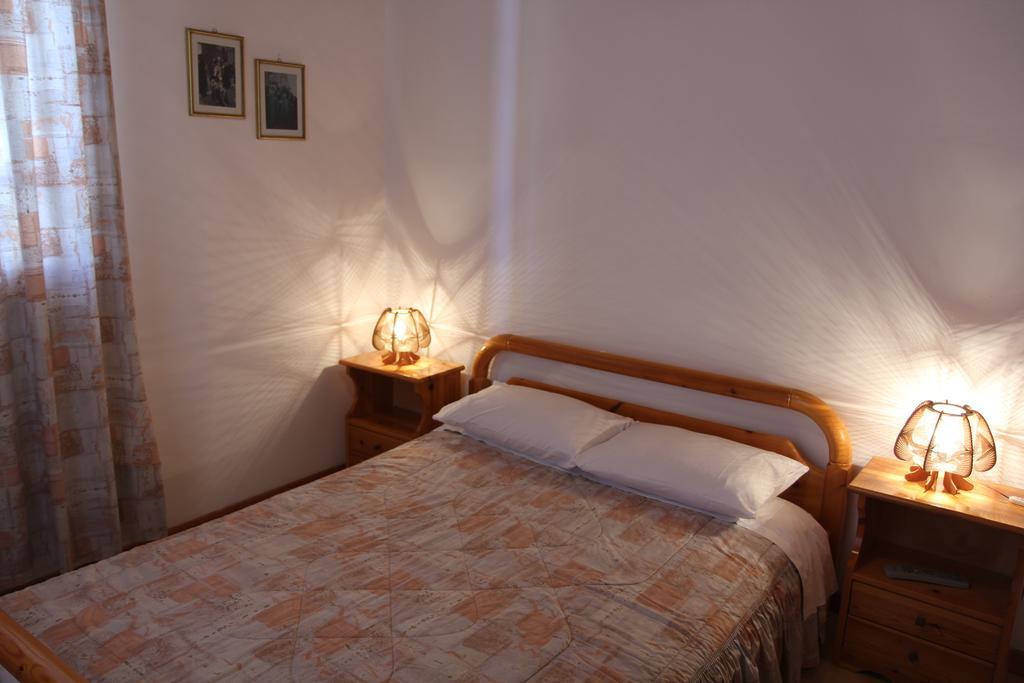 Circe Pansion Apartment Lixouri Phòng bức ảnh
