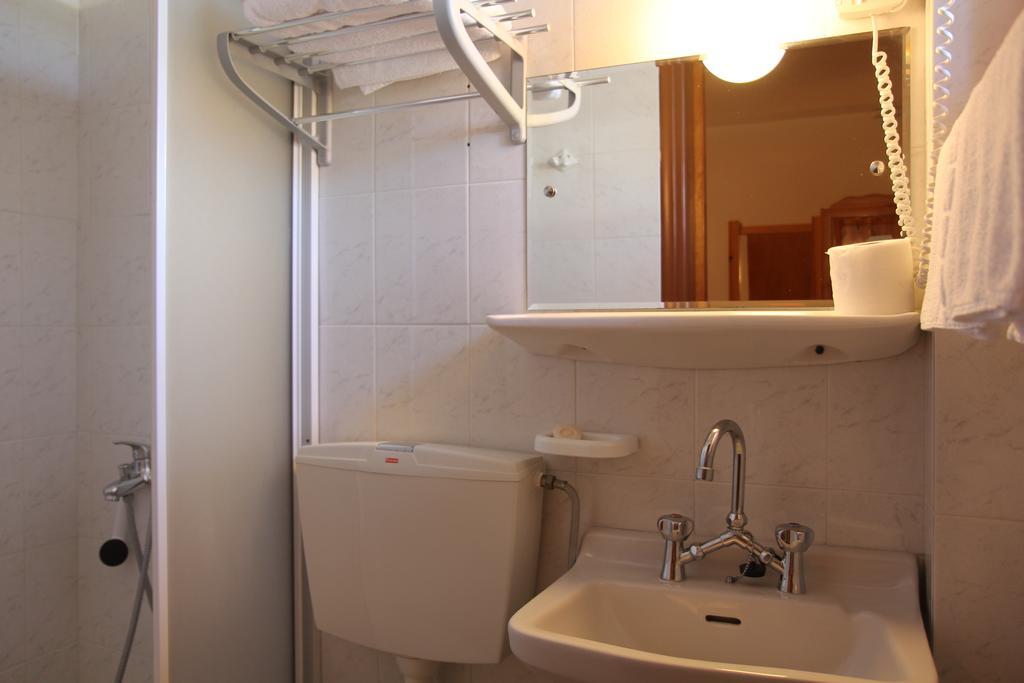 Circe Pansion Apartment Lixouri Phòng bức ảnh