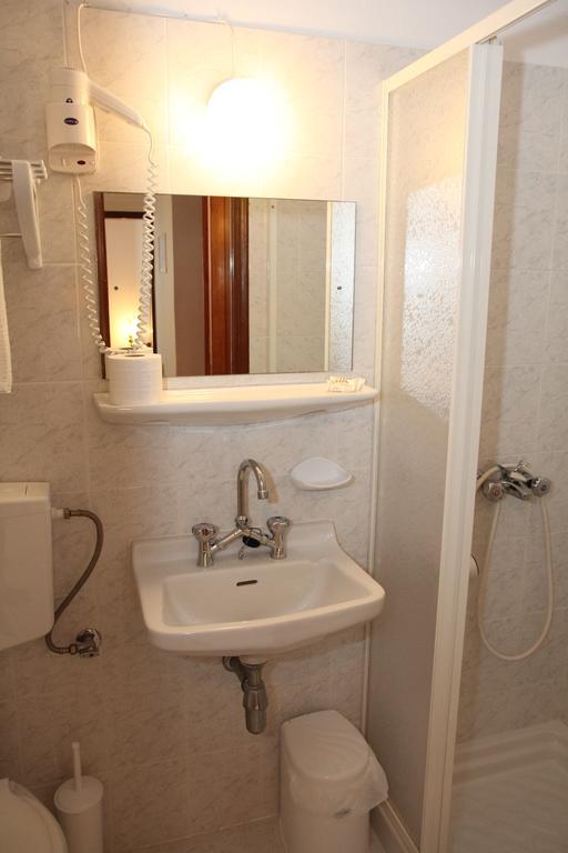 Circe Pansion Apartment Lixouri Phòng bức ảnh