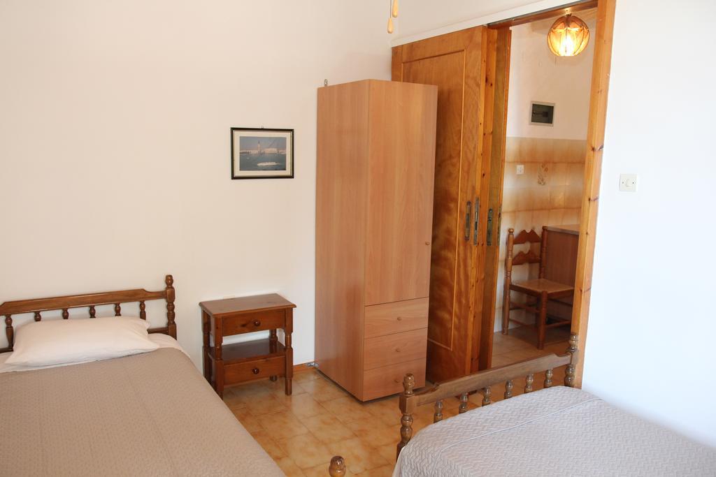 Circe Pansion Apartment Lixouri Phòng bức ảnh