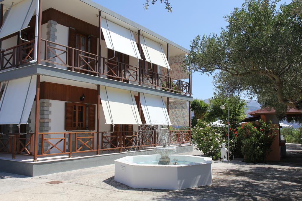 Circe Pansion Apartment Lixouri Ngoại thất bức ảnh