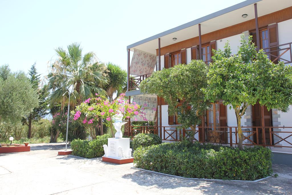 Circe Pansion Apartment Lixouri Ngoại thất bức ảnh