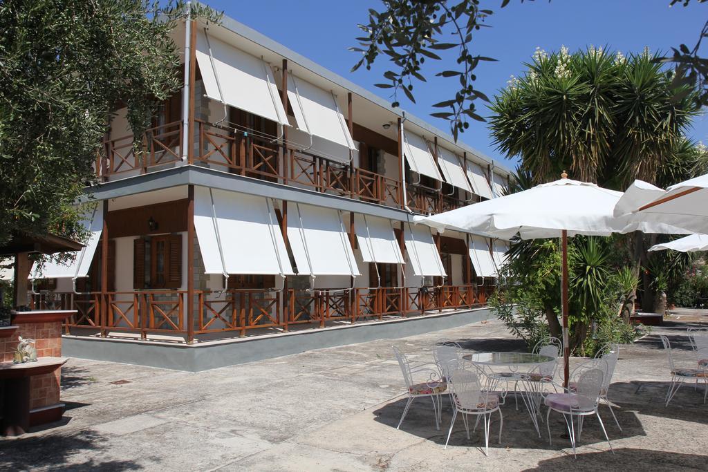 Circe Pansion Apartment Lixouri Ngoại thất bức ảnh