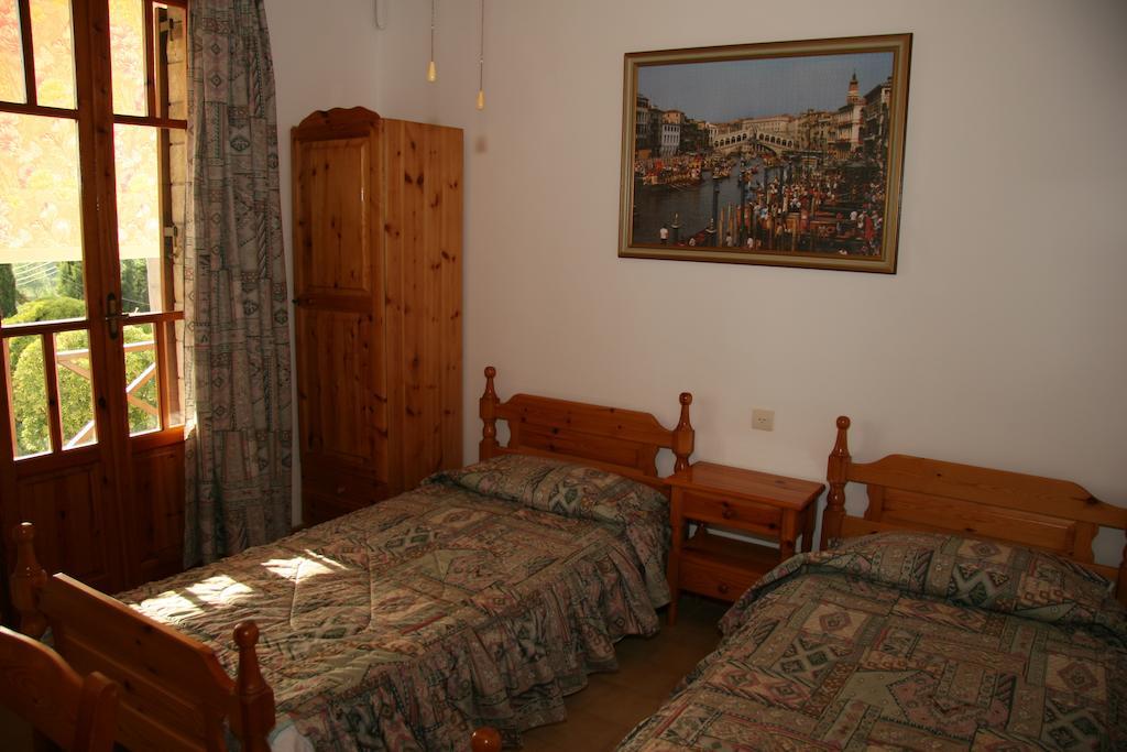 Circe Pansion Apartment Lixouri Ngoại thất bức ảnh
