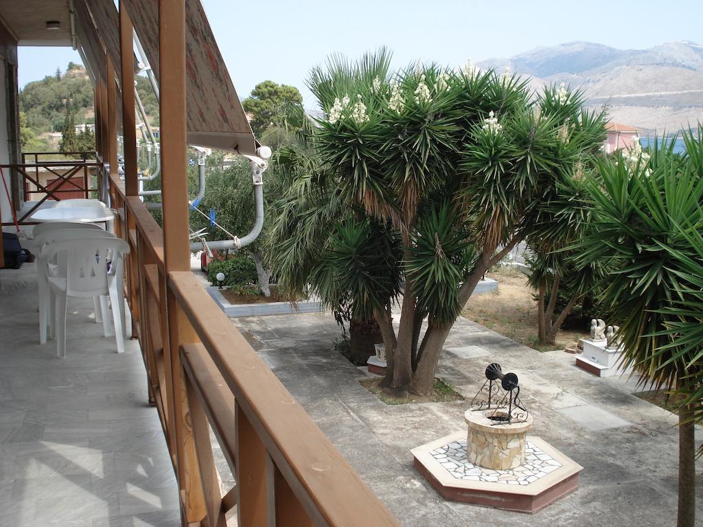 Circe Pansion Apartment Lixouri Ngoại thất bức ảnh